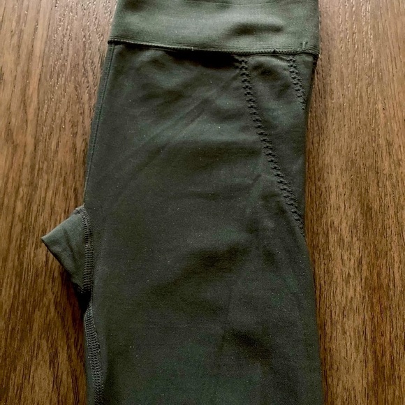 NWOT•FABLETICS high wasted leggings in Hunter green (exact same style as gray) - Picture 3 of 11